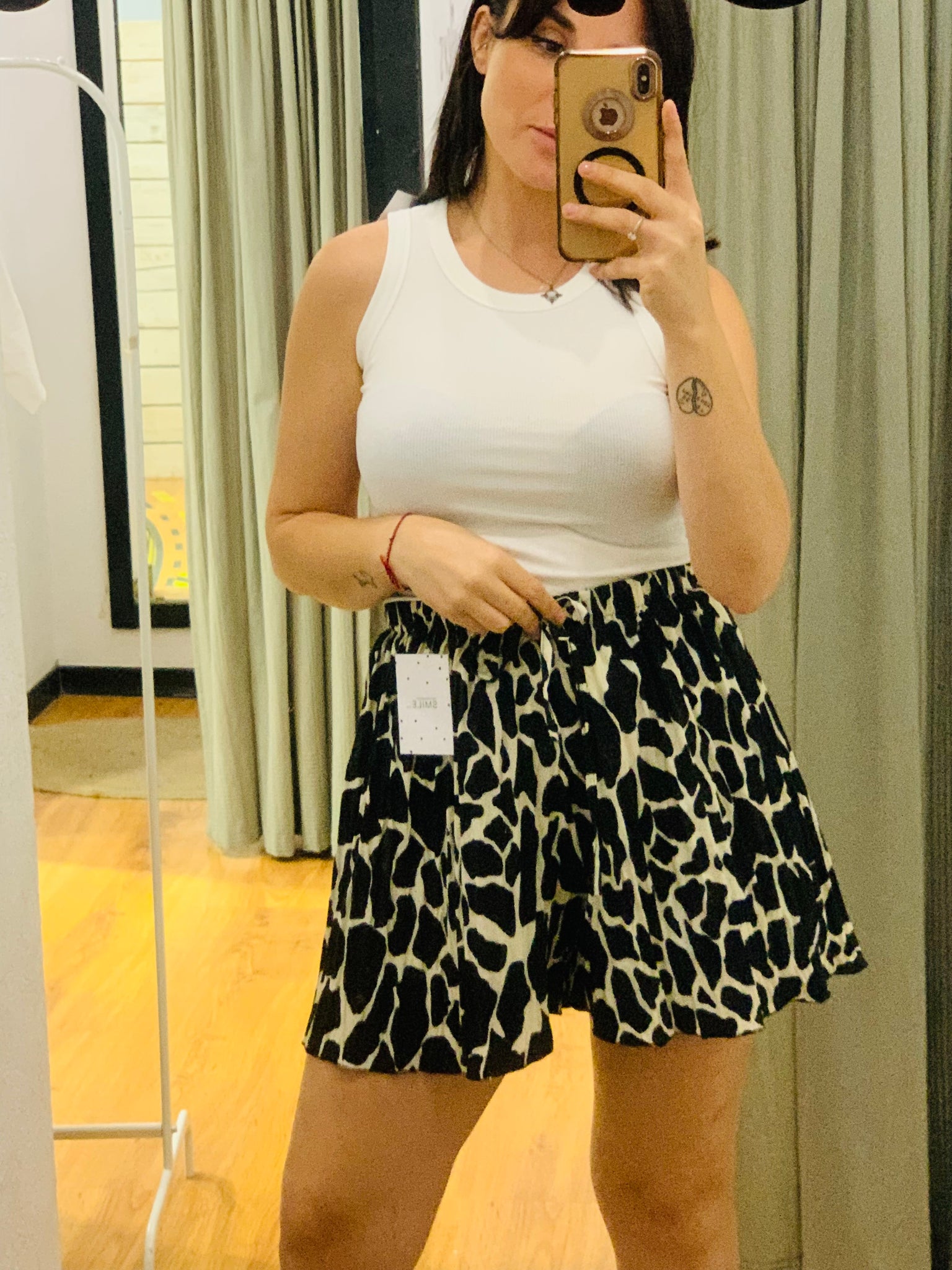 Pantalón corto negro beig