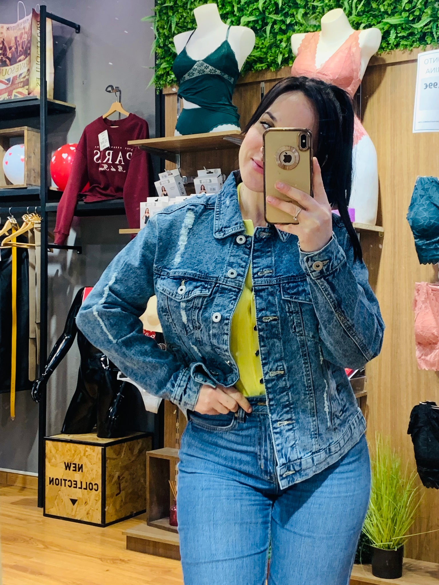 Chaqueta vaquera rota