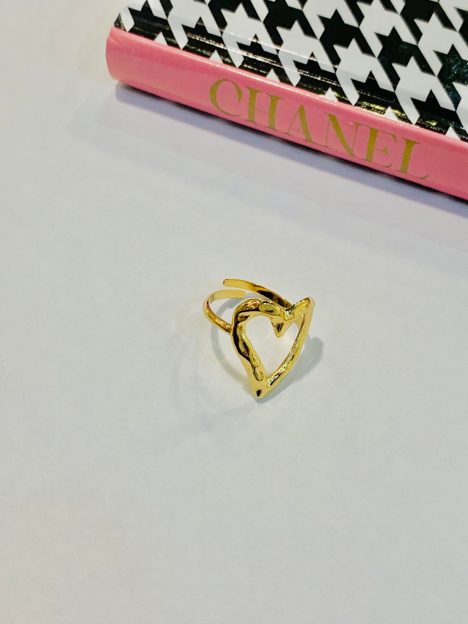 Anillo acero dorado corazón